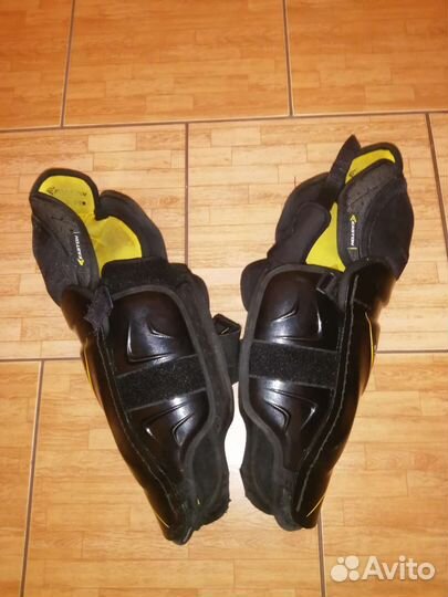 Хоккейные щитки easton stealth