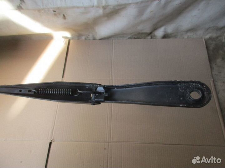 Поводок стеклоочистителя передний левый Opel Astra