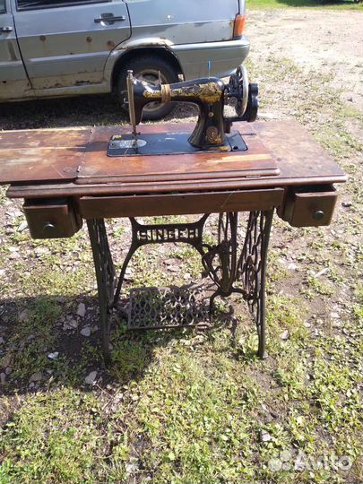 Швейная машинка Singer