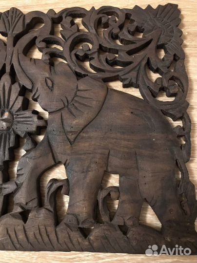 Панно резное из дерева Слоны