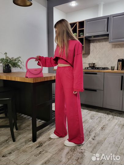 Женский спортивный костюм