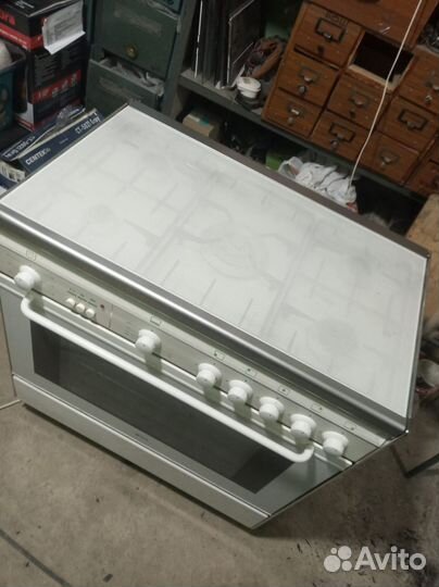 Плита газовая Smeg. 5 конфорок. Гарантия