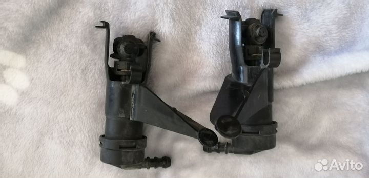 Форсунка омывателя фар Nissan Tiida C11