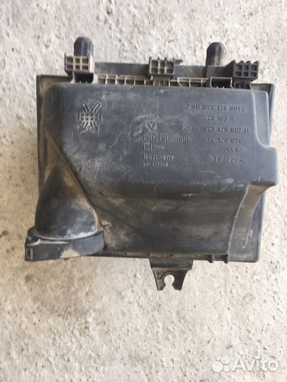Корпус воздушного фильтра VW Transporter T4 (3712)