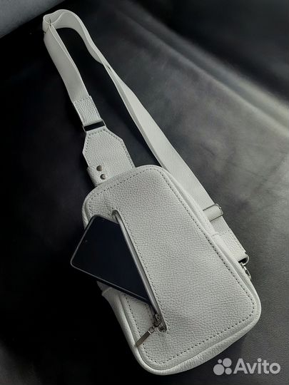 Сумка нагрудная из натуральной кожи, слинг, белая