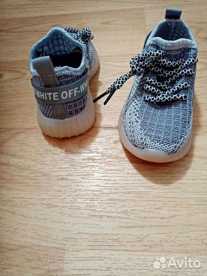 Кроссовки детские 24 размер