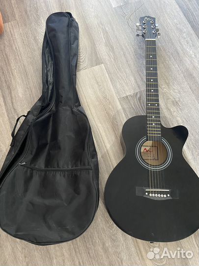 Акустическая гитара
