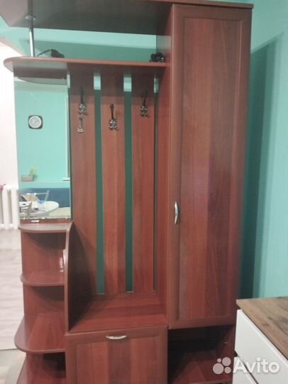 Стенка в прихожую