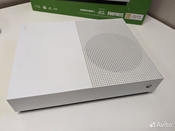 Xbox One s 1tb + Fifa. Комплект