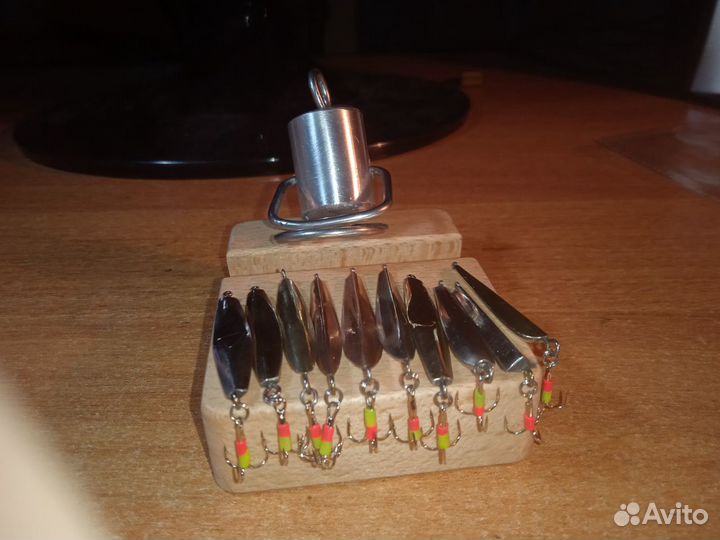 10 зимних блесен +отцеп