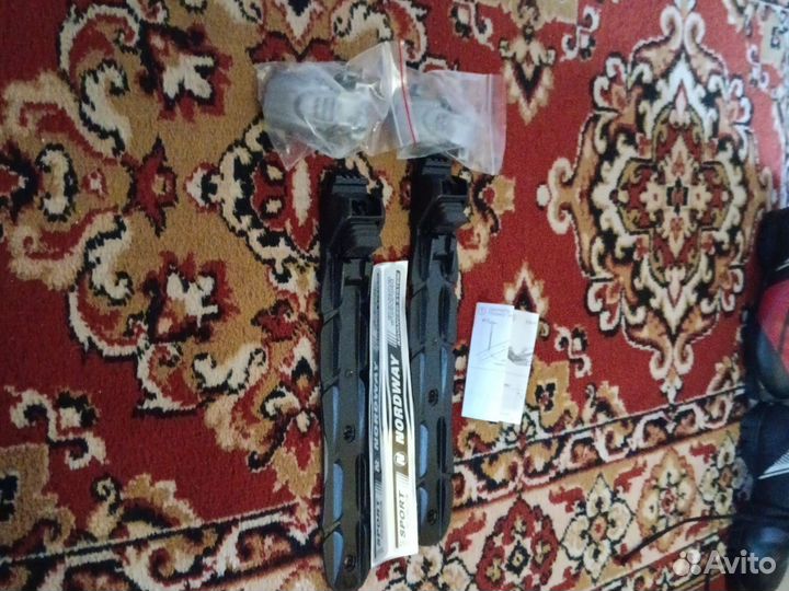 Лыжные ботинки, и крепление