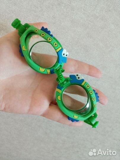 Очки и шапочка для плавания