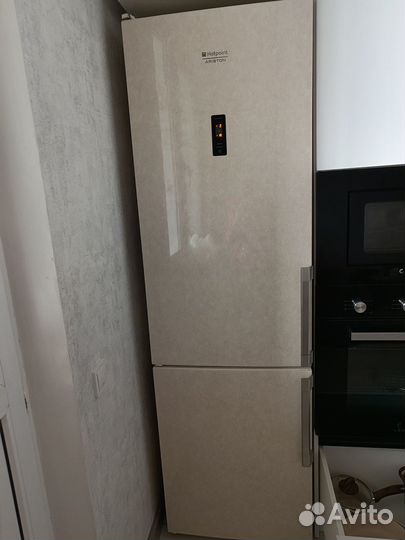 Холодильник Hotpoint Ariston бу