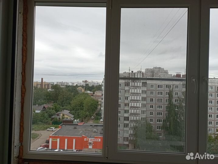 Продам пластиковую балконную раму