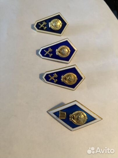 Значки о высшем и средне-специальном образовании