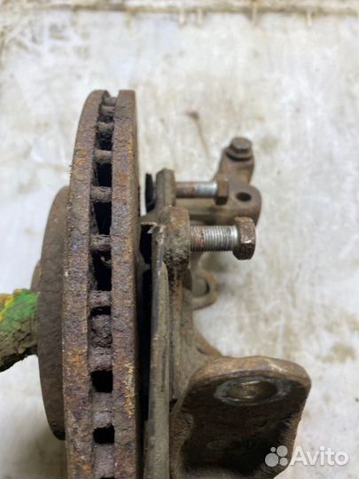 Кулак поворотный передний правый Renault Symbol 1