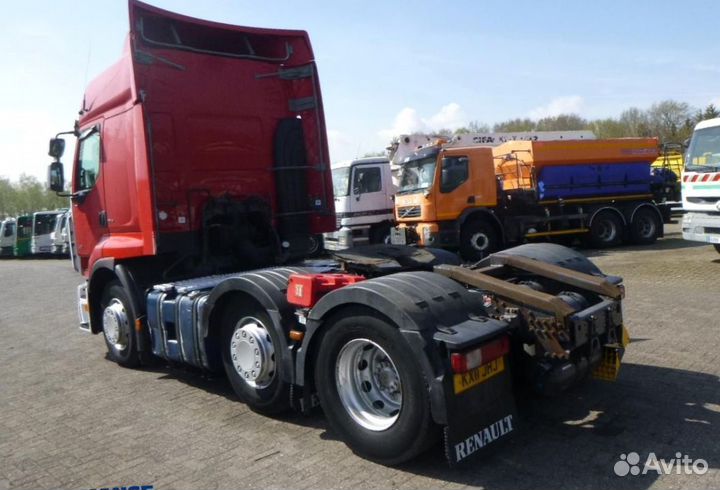 В разборке грузовик Renault, Premium II с 2007