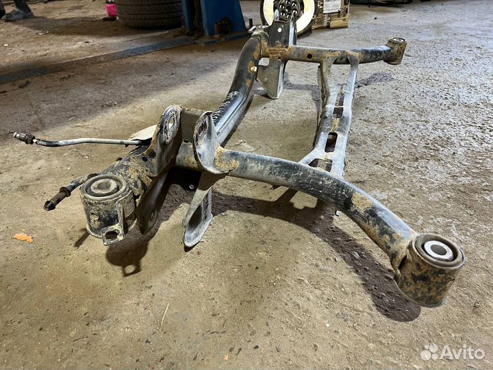 Задний подрамник VW Passat B6