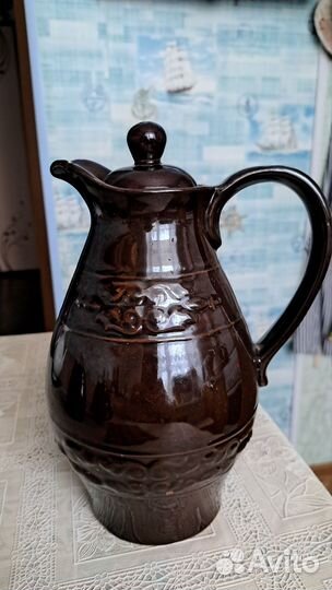 Глиняный кувшин с крышкой