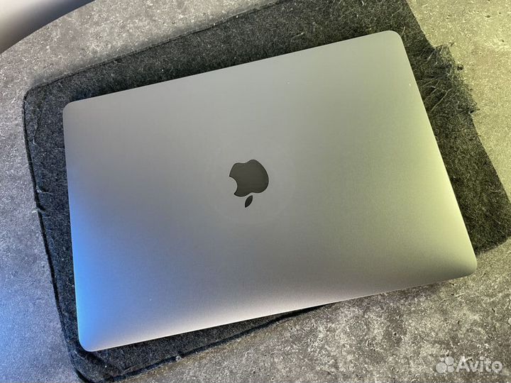 MacBook Pro 13 2020 8/256/i5 199 циклов