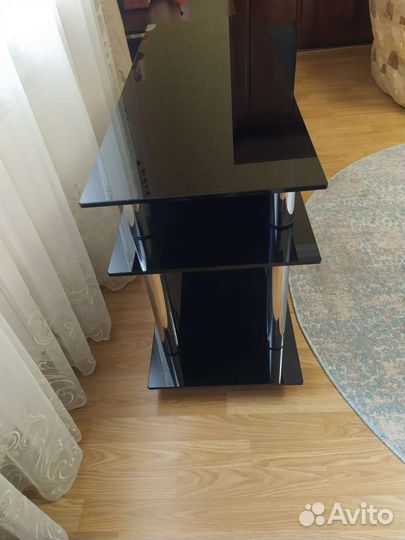 Стеклянная тумба под тв