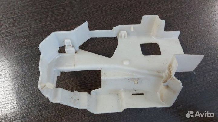 Кожух замка задний левый Volkswagen Touareg 1 2.5D