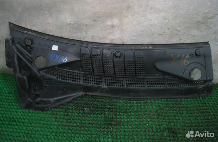 Решетка стеклоочистителей левая Nissan Almera Tin