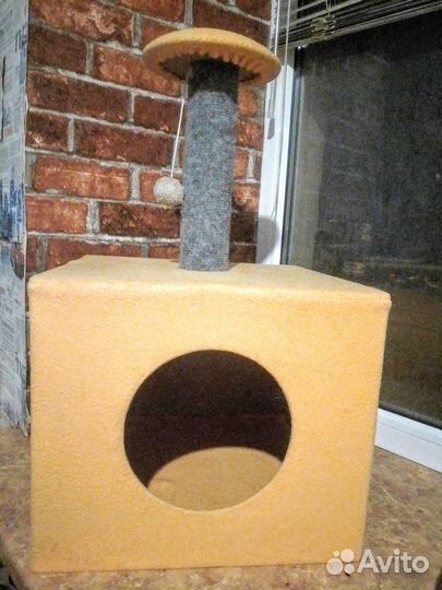 Домик для кошек с когтеточкой(новый)