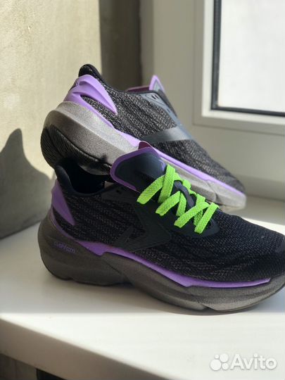 Кроссовки женские