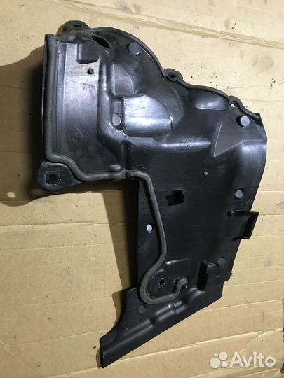 Правая перегородка мотор отсека Mercedes C 205