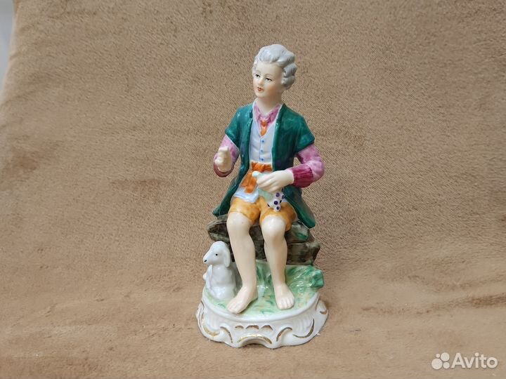 Статуэтка Кавалер с овечкой фарфор Германия
