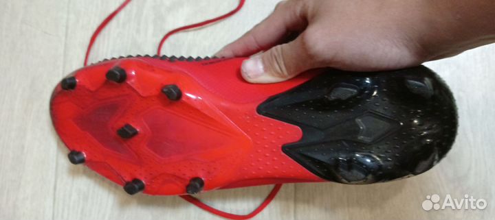 Футбольные бутсы adidas