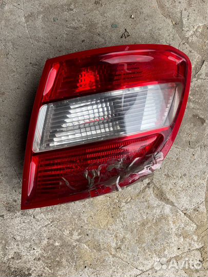 Фонарь правый mercedes 204 кузов C class