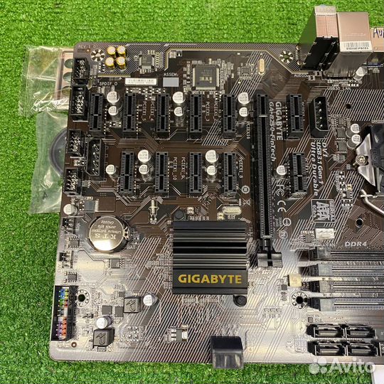 Новая материнская плата gigabyte GA-B250-FinTech