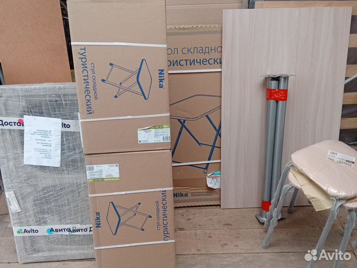 Стол с табуретами новый