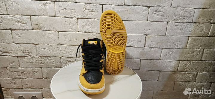 Nike Air Jordan 1 Retro High OG Pollen