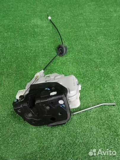 Замок боковой двери передний правый Audi A4 8E B7