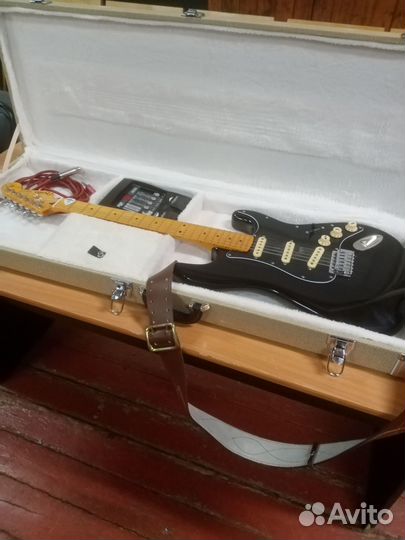 Электрогитара Fender stratocaster в футляре