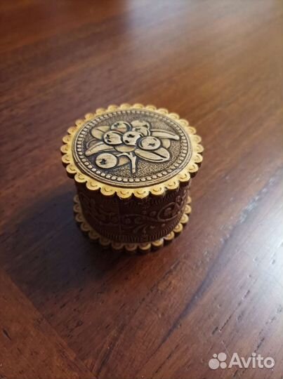 Шкатулка из бересты, дерева ручной работы, 6*4 см