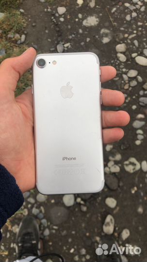 Телефон iPhone 7