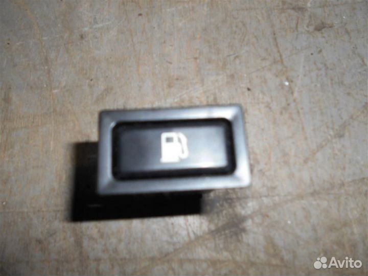 Кнопка открывания лючка бензобака Toyota Avensis