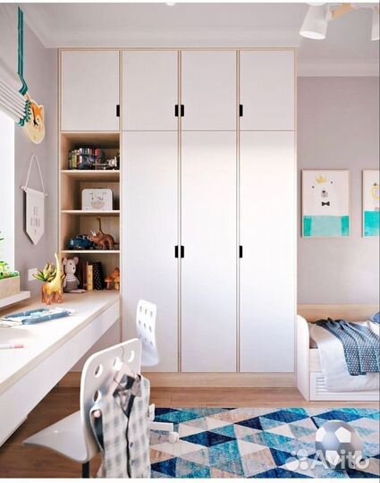 Детская рабочая зона у окна