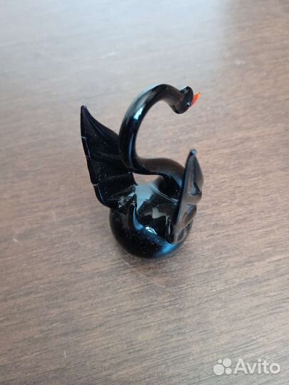 Чёрный лебедь. Стеклянная миниатюра