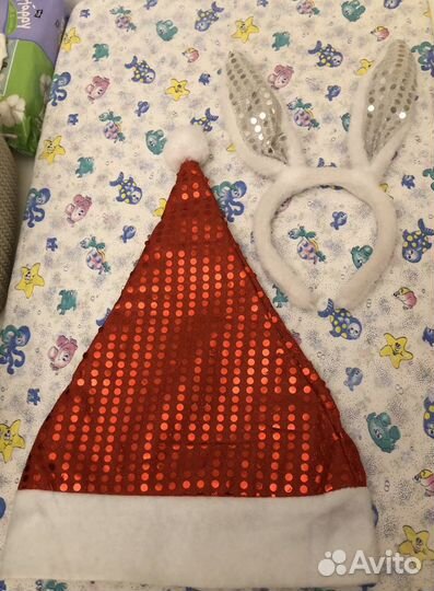 Ушки зайчика и колпак Санты