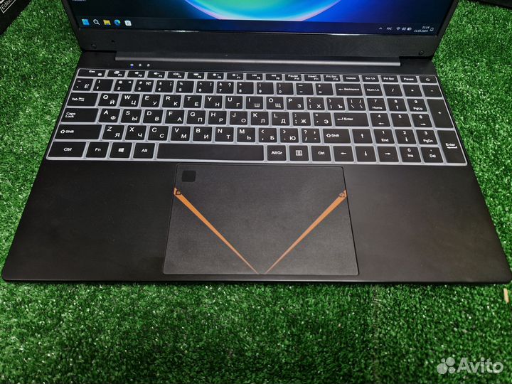 Новый ноутбук с отпечатком пальца