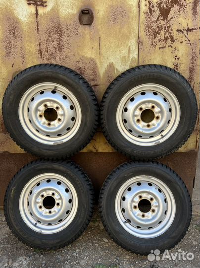 Комплект зимней резины на дисках на Ниву