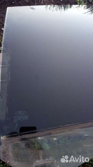 Стекло заднее левое