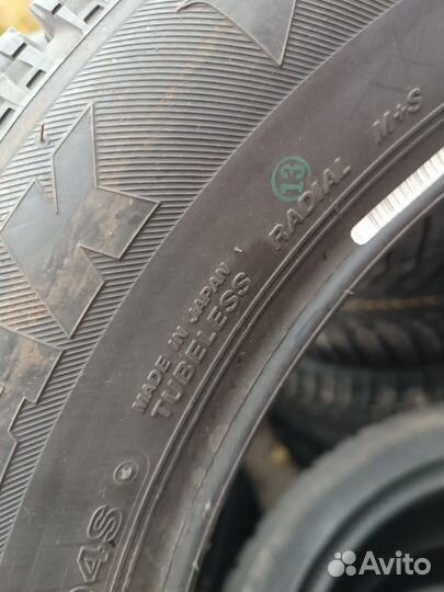 Bridgestone Blizzak VRX 215/55 R17