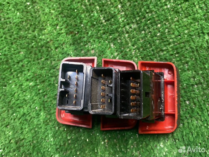 Кнопка аварийной сигнализации Hyundai accent