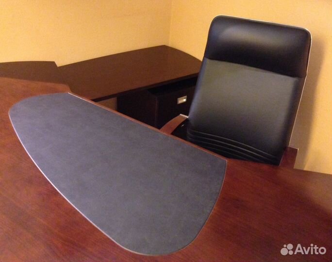 Стол письменный с тумбой из натурального шпона